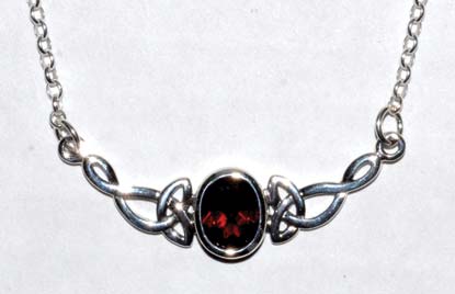 Celtic Oval Garnet necklace sterling - Click Image to Close